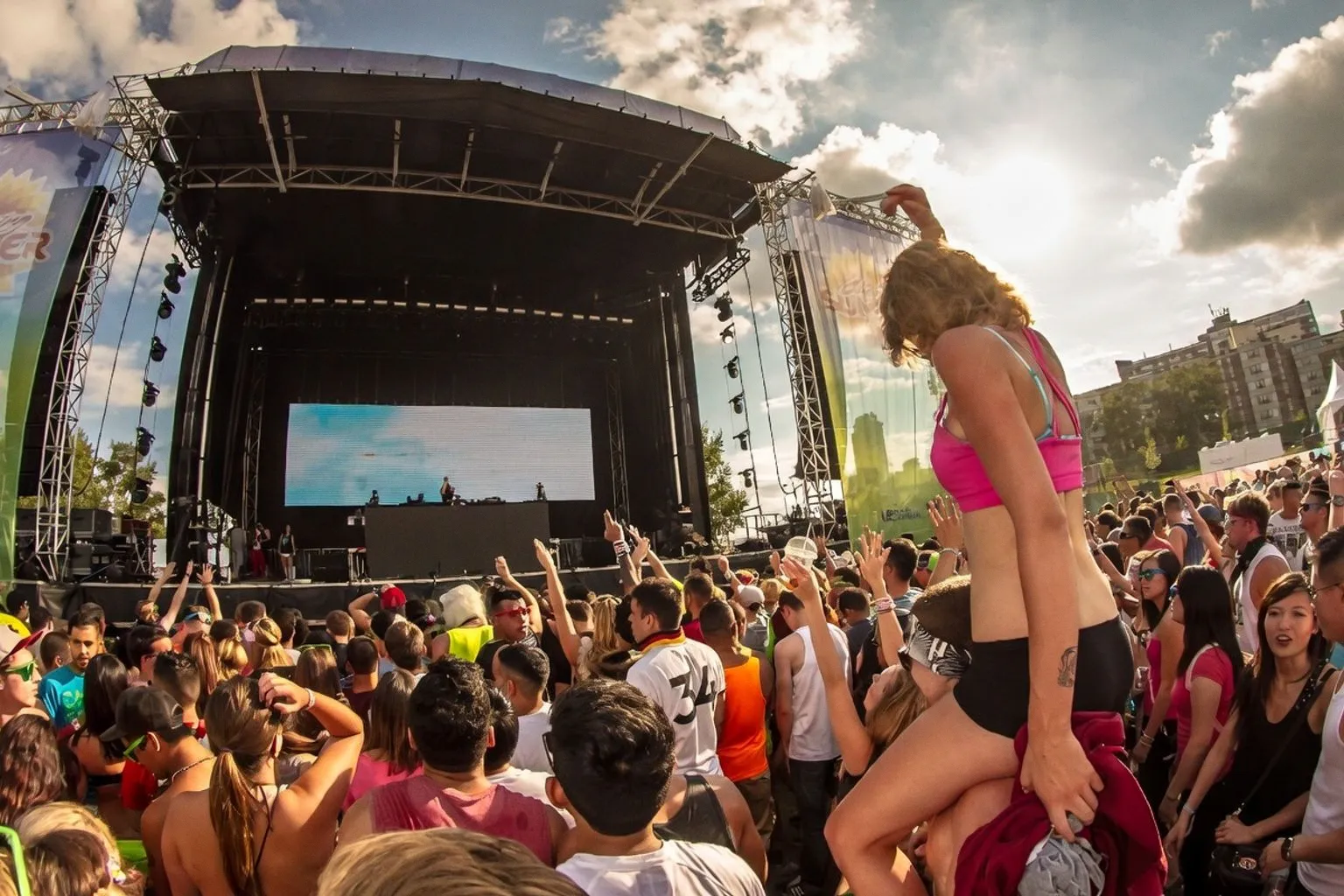 Chasing Summer Festival: Wenn der Ticket-Ansturm die Infrastruktur in die Knie zwingt