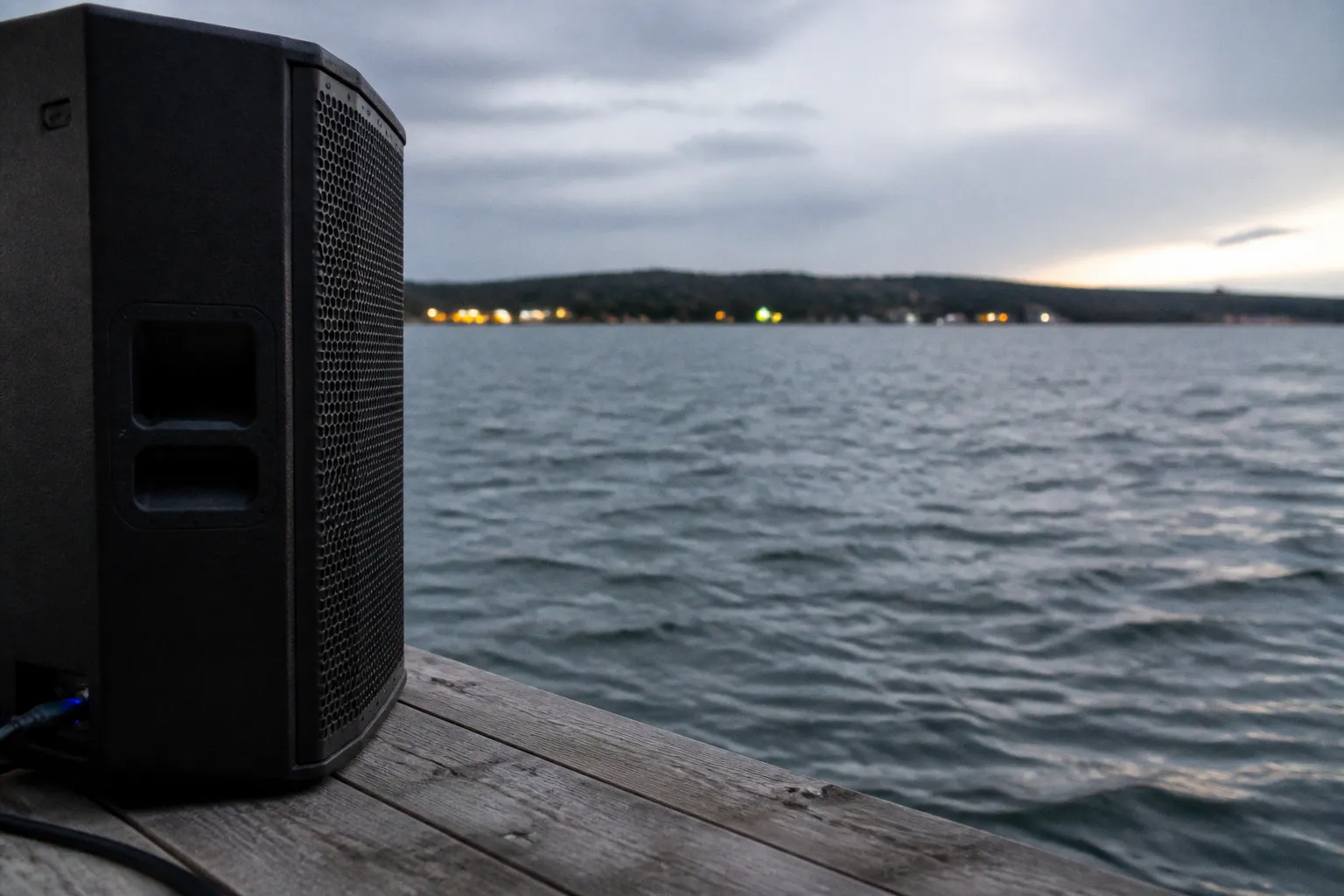 Schall über dem See: Wie Open-Air-Akustik funktioniert