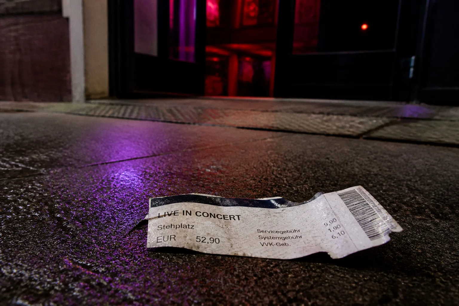 Versteckte Gebühren beim Ticketkauf: Die Fallen im Vorverkauf